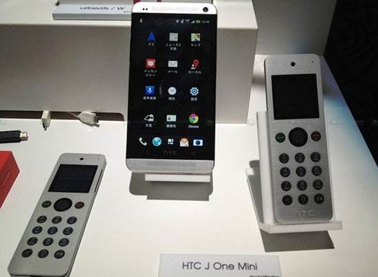 HTC J One được kèm với phụ kiện J One Mini, cho phép biến thành điện thoại phụ thông qua kết nối NFC và Bluetooth. HTC One dành cho thị trường Nhật có khe cắm thẻ nhớ