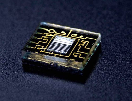 Cảm biến trong 7D có hai lớp với một lớp là hệ thống đo sáng iFCL. Canon theo đuổi cảm biến nhiều lớp như Foveon của Sigma