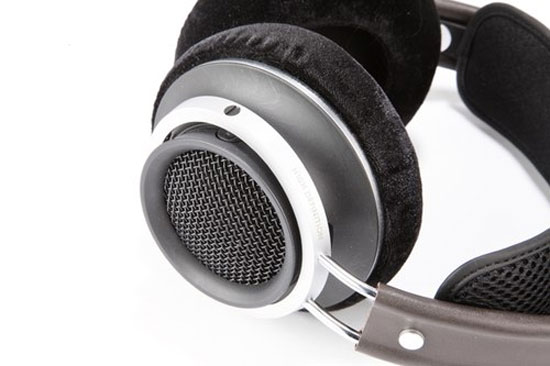 Khung treo củ tai cũng được làm từ vật liệu nhôm cao cấp. Tai nghe Philips Fidelio X1 cho người mê phim ảnh