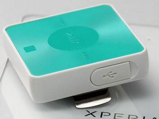 SBH20 cũng sạc pin qua cổng USB tích hợp. Bộ đôi loa di động và headset Sony hỗ trợ NFC