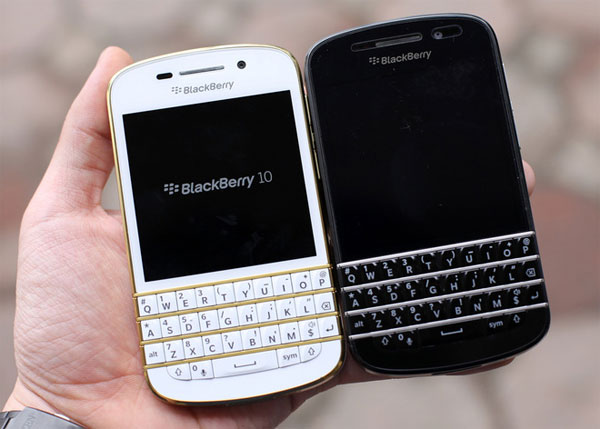 So với bản màu đen thông thường, mẫu Q10 Gold Special Edition trông bóng bẩy và sang hơn BlackBerry Q10 bản vàng đặc biệt giá 17 triệu đồng