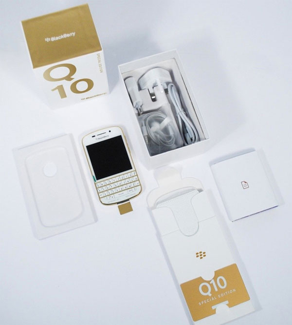 Phụ kiện đi kèm với BlackBerry Q10 Gold Special Edition BlackBerry Q10 bản vàng đặc biệt giá 17 triệu đồng