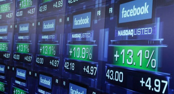 Facebook kiếm tiền "trên lưng" Apple và Google Facebook kiếm tiền "trên lưng" Apple và Google