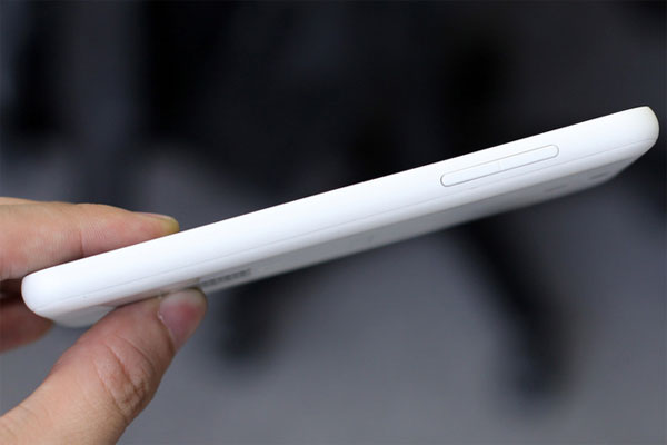 Điện thoại Desire nhiều màu sắc của HTC sắp bán tại Việt Nam