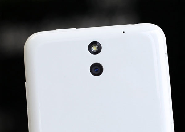 Điện thoại Desire nhiều màu sắc của HTC sắp bán tại Việt Nam