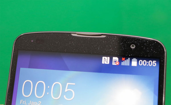 Nắp lưng có thể tháo rời cùng cụm phím bấm đặc trưng của smartphone cao cấp do LG sản xuất Mở hộp Phablet cao cấp G Pro 2 của LG