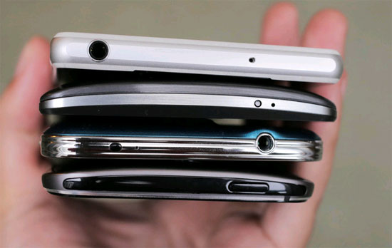 Phía dưới LG G3 đọ dáng cùng One M8, Galaxy S5 và Xperia Z2