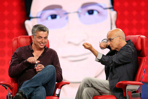 Eddy Cue và Jimmy Iovine (phải) tại Code Conference Đồng sáng lập Beats chê tai nghe của Apple dở tệ