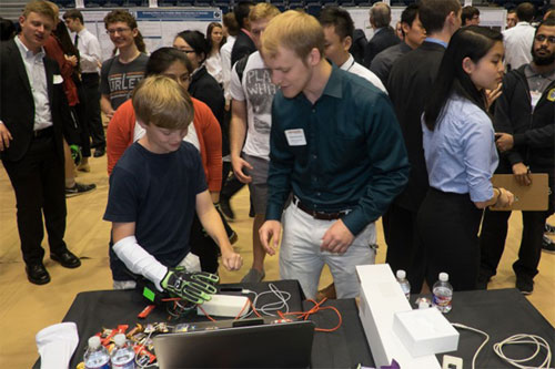 Hands Omni - Găng tay phản hồi giúp người đeo cảm nhận các vật thể trong thế giới ảo Hands Omni - Găng tay phản hồi giúp người đeo cảm nhận các vật thể trong thế giới ảo