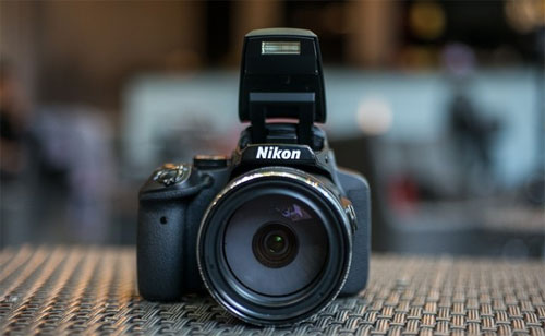 Máy ảnh Nikon Coolpix P900 Mặt trước máy ảnh Nikon Coolpix P900