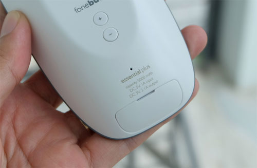 Pin dự phòng hỗ trợ nghe gọi, chụp ảnh từ xa Phím tăng giảm âm lượng trực tiếp trên Fonnebud Essential Plus