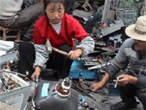Trung Quốc: Kiếm tiền tỷ nhờ buôn phế liệu PC cũ