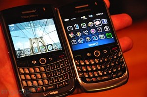 BlackBerry Tour bên cạnh Bold và Curve 8900