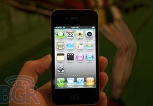 Apple sắp ra bản vá lỗi cho iPhone 4?