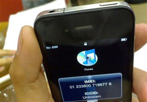 iPhone 4: Người bán và mua cùng “rụt rè”