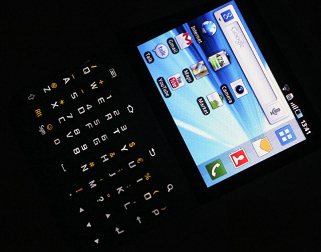 'Đập hộp' Galaxy Pro bàn phím QWERTY