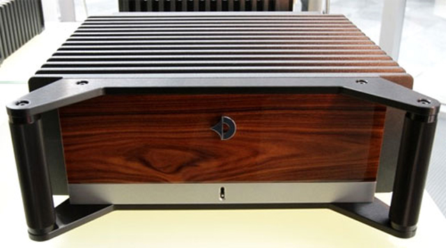 Ampli và pre-amp khủng của Avantgarde Acoustic