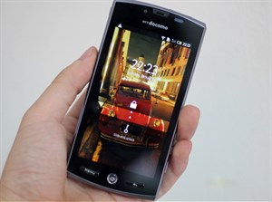 Ngắm điện thoại 3D chạy Android