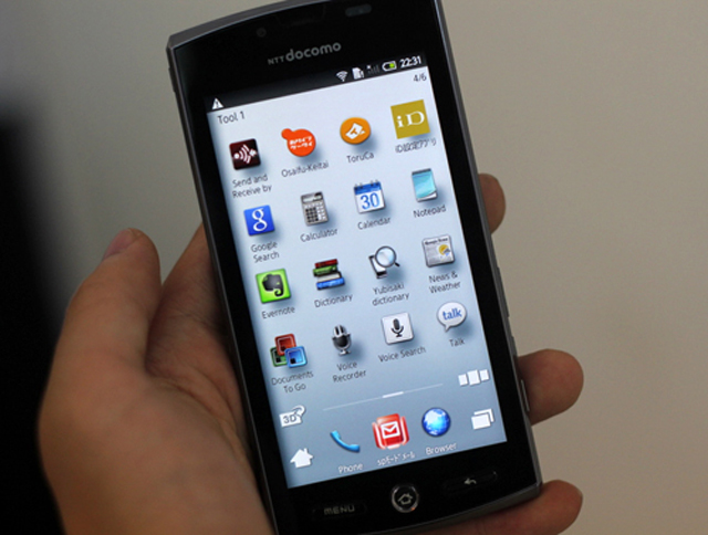 Ngắm điện thoại 3D chạy Android