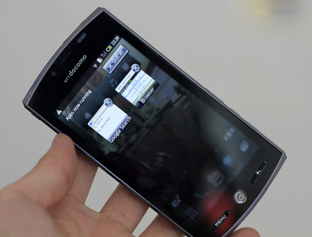 Ngắm điện thoại 3D chạy Android