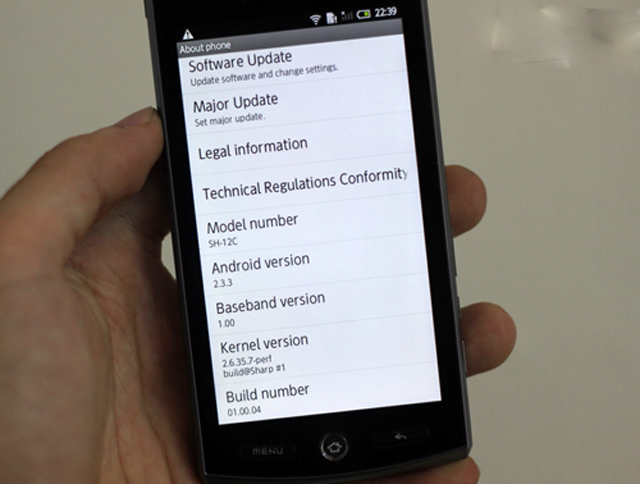 Ngắm điện thoại 3D chạy Android
