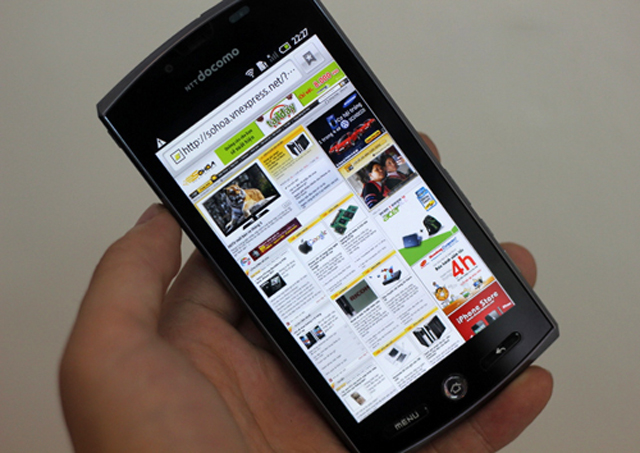 Ngắm điện thoại 3D chạy Android