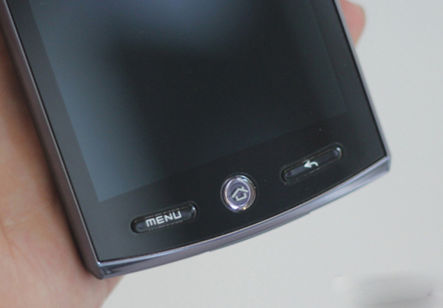 Ngắm điện thoại 3D chạy Android