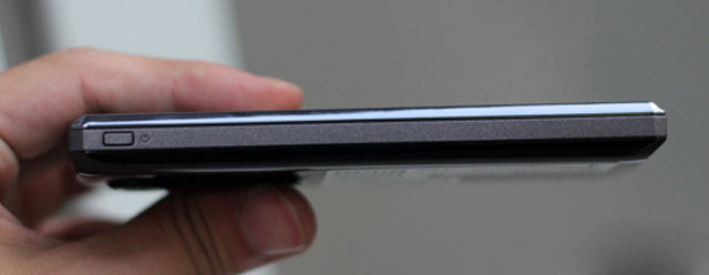 Ngắm điện thoại 3D chạy Android