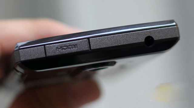 Ngắm điện thoại 3D chạy Android