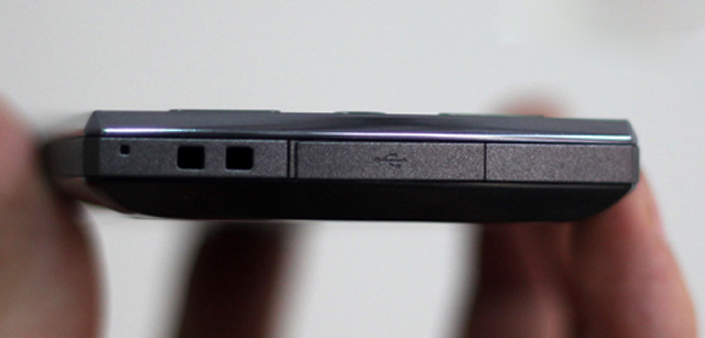 Ngắm điện thoại 3D chạy Android