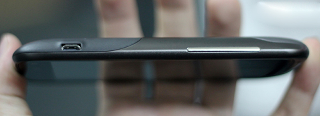 HTC Sensation đầu tiên về VN giá 14,5 triệu