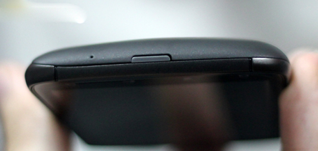 HTC Sensation đầu tiên về VN giá 14,5 triệu