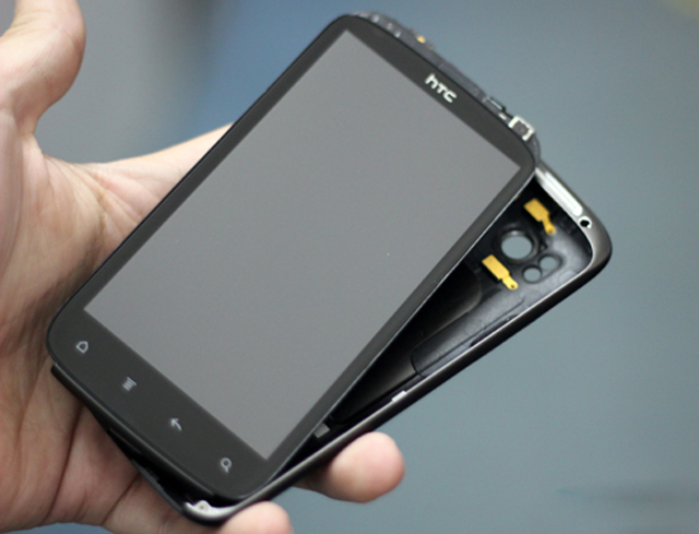 HTC Sensation đầu tiên về VN giá 14,5 triệu