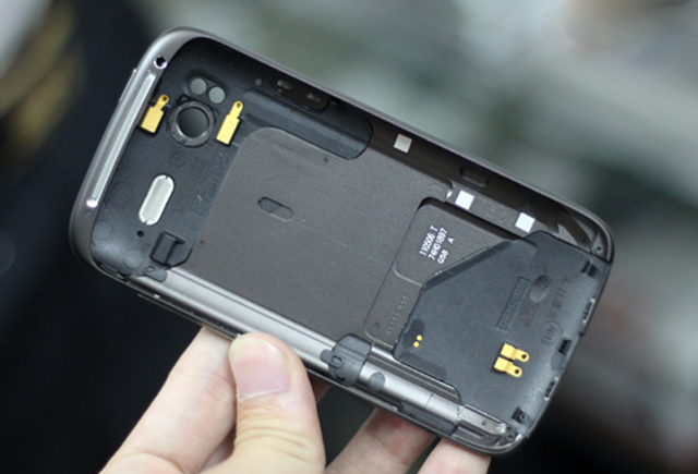 HTC Sensation đầu tiên về VN giá 14,5 triệu