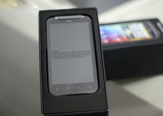 HTC Sensation đầu tiên về VN giá 14,5 triệu