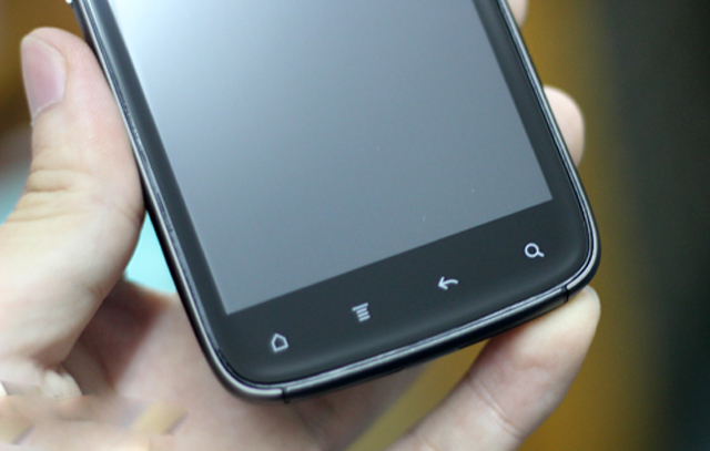 HTC Sensation đầu tiên về VN giá 14,5 triệu