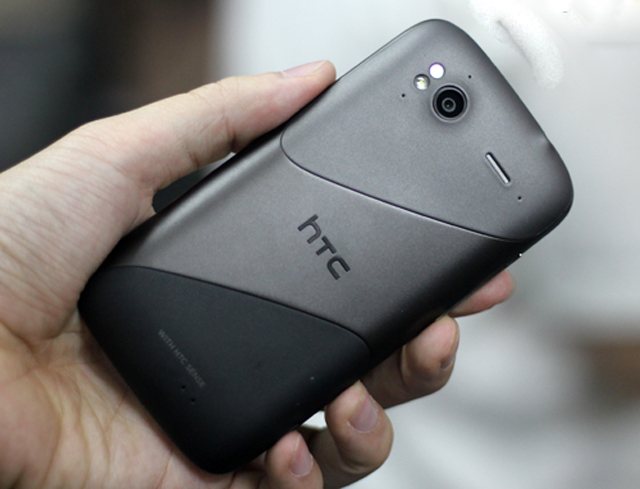 HTC Sensation đầu tiên về VN giá 14,5 triệu
