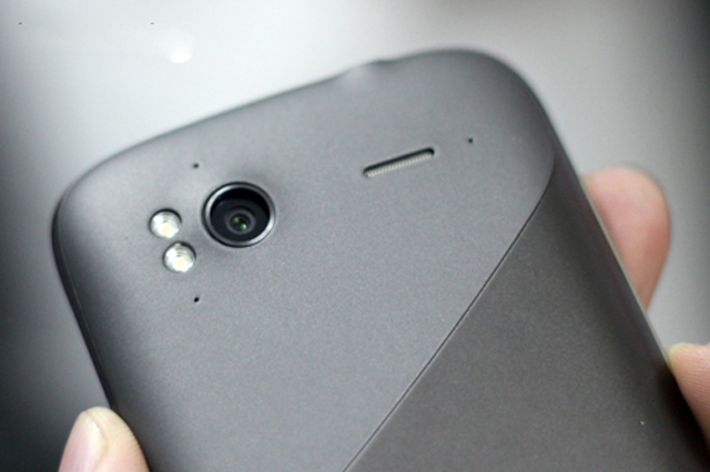 HTC Sensation đầu tiên về VN giá 14,5 triệu