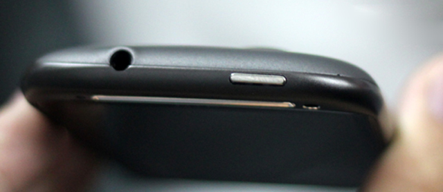 HTC Sensation đầu tiên về VN giá 14,5 triệu