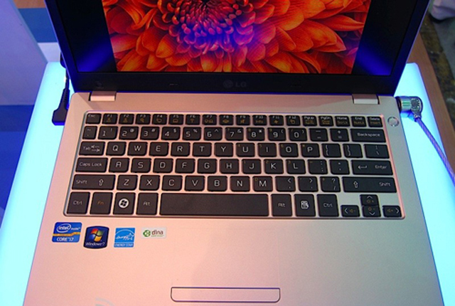 Laptop giống MacBook Pro của LG tại Computex 2011