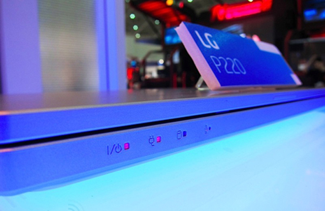 Laptop giống MacBook Pro của LG tại Computex 2011