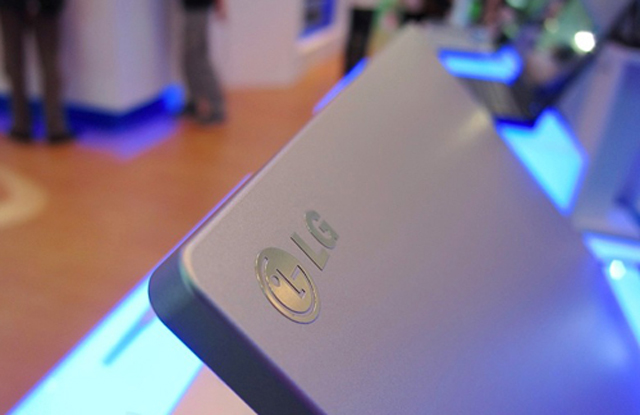 Laptop giống MacBook Pro của LG tại Computex 2011