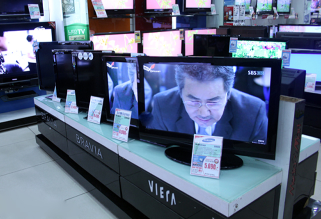 Smart TV bán tốt dù thị trường ảm đạm