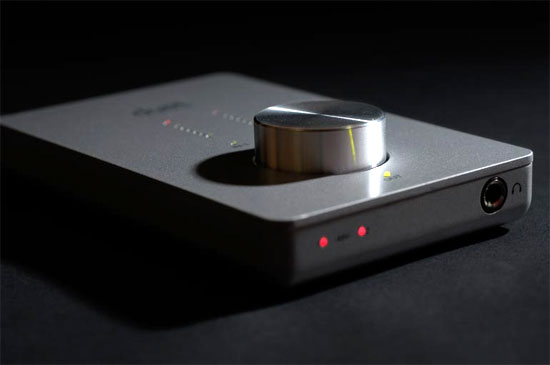 Những dấu ấn Thunderbolt đầu tiên