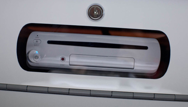 Cận cảnh Nintendo Wii U với tay cầm 'lạ mắt'