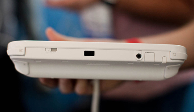 Cận cảnh Nintendo Wii U với tay cầm 'lạ mắt'