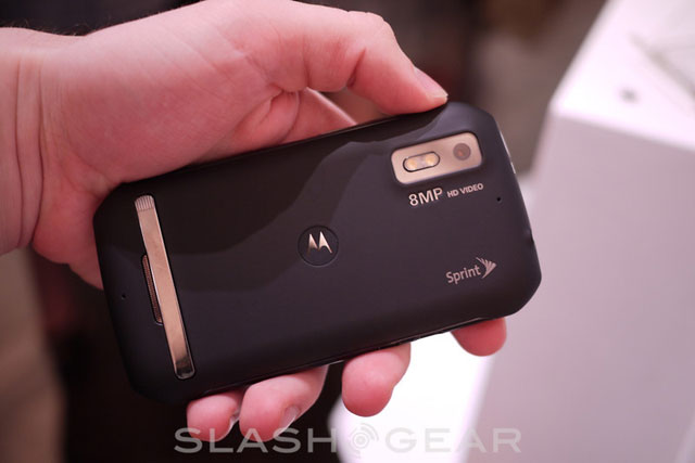 Dế" Motorola Photon có đủ sức làm siêu điện thoại?