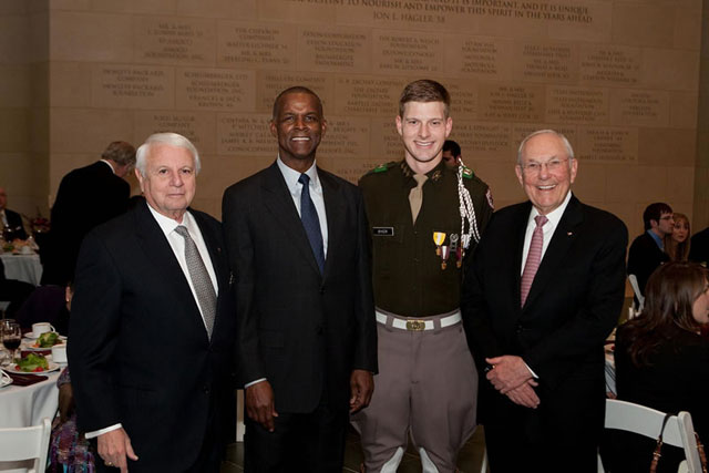 Clarence Otis, Jr., CEO của Chuỗi cửa hàng ăn Darden