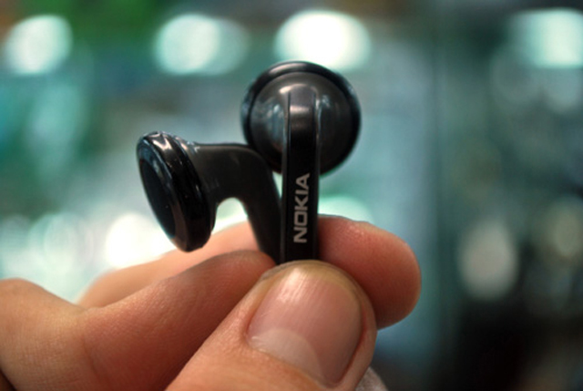 Tai nghe giá rẻ, nay dùng - mai hỏng