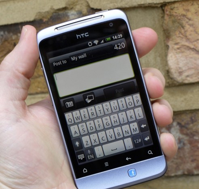 Ảnh thực tế di động Facebook HTC Salsa